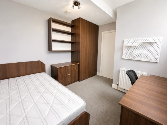 5 bed House to rent Image 4