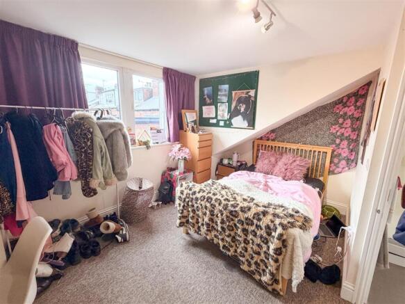6 bed House to rent Image 9