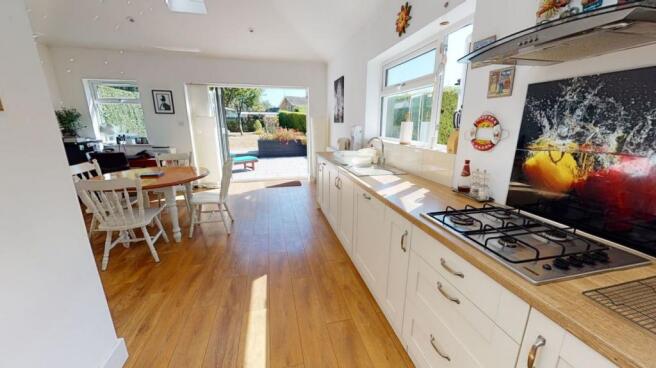 KITCHEN/DINING ROOM