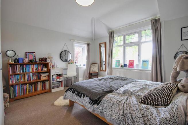 4 bed Detached for sale Image 8