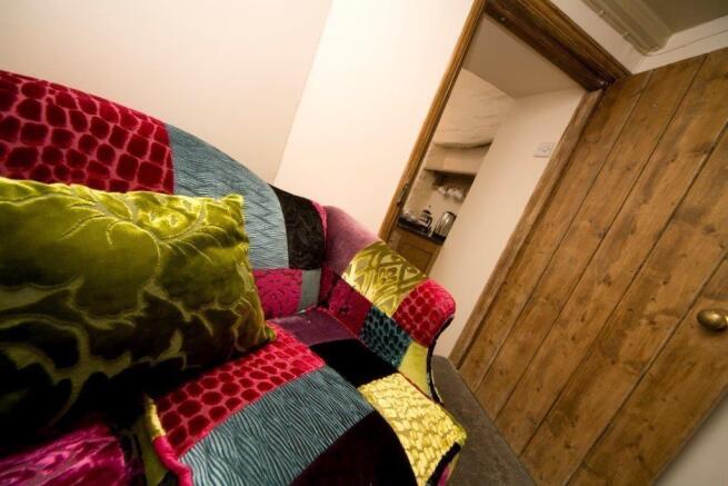 Entrance Snug