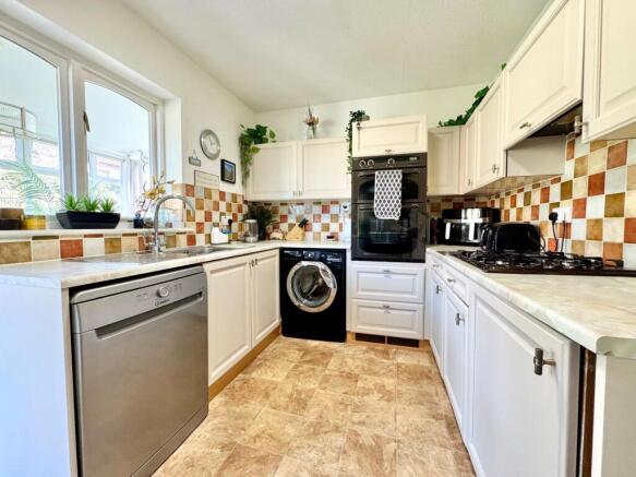 Woodlands, Cefnllys Lane, Llandrindod Wells, Powys photo 4