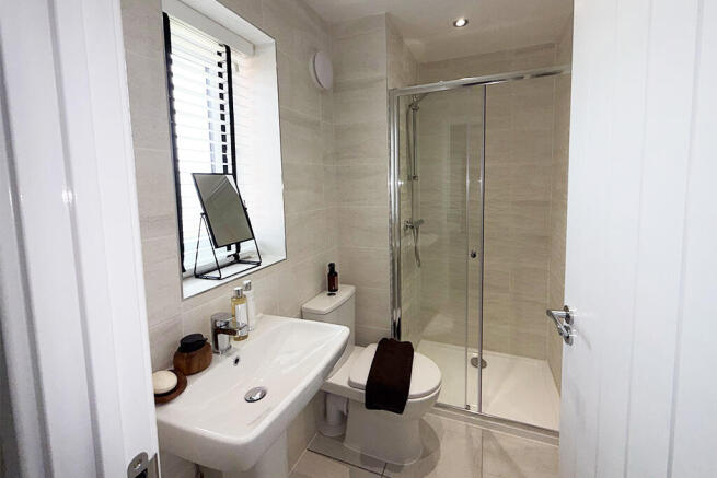 4 bed Detached for sale Image 8