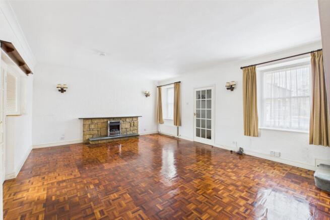 CAM04201G0-PR0076-STILL006