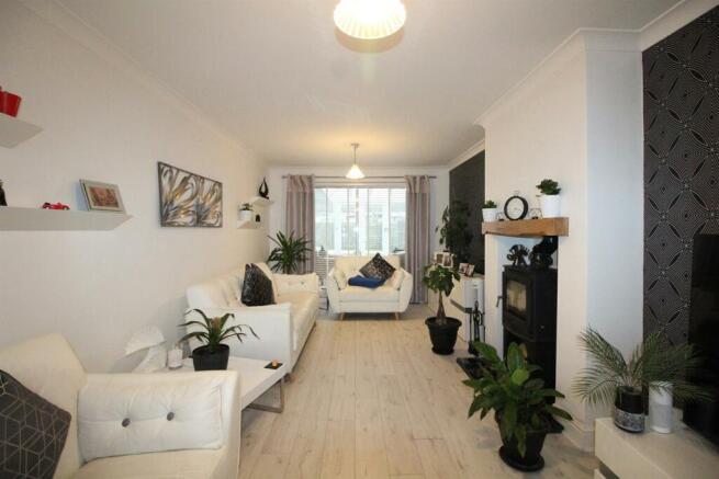 214 Low Grange Ave-Lounge3.JPG