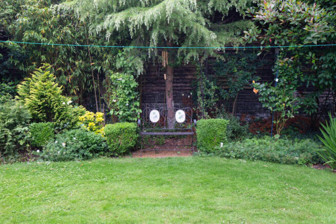 5 WILLOW CLOSE-32