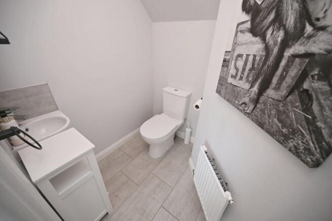 4 bed Detached for sale Image 7