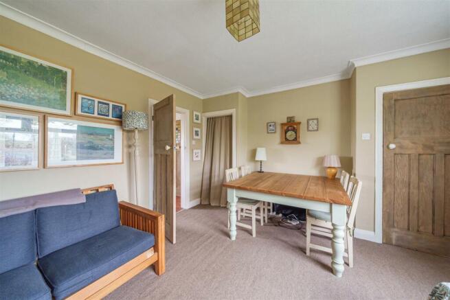 LIVING ROOM/DINING ROOM