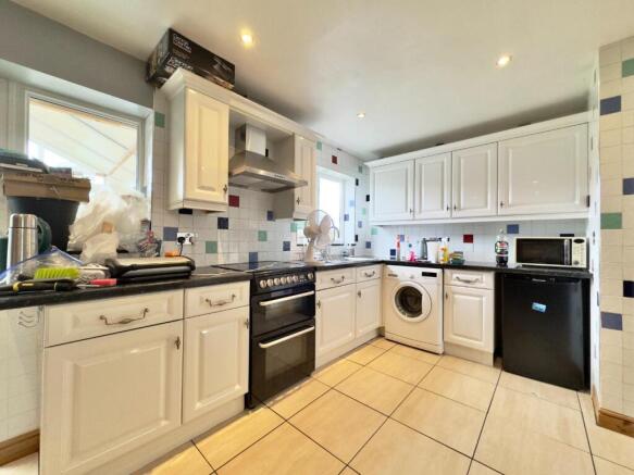 3 bed Semi-Detached to rent Image 6