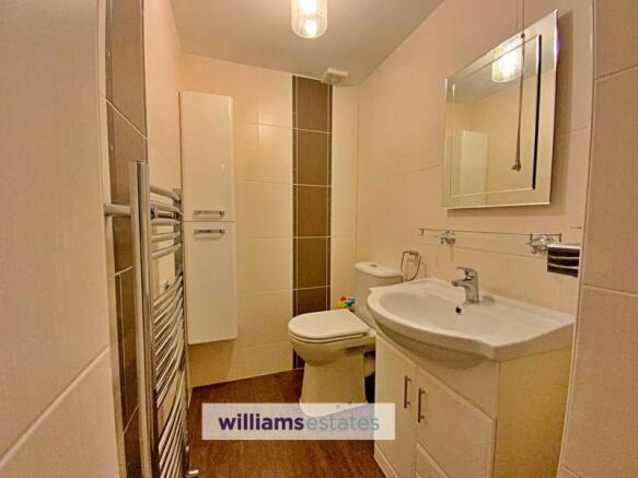 en-suite toilet