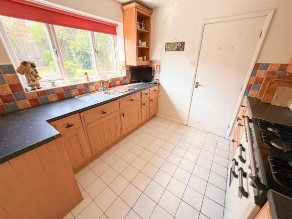4 bed Detached for sale Image 7