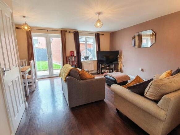 Lounge & dining room