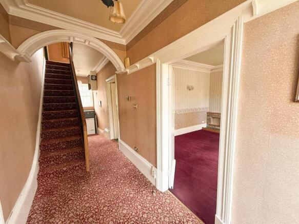 6 bed Semi-Detached for sale Image 5