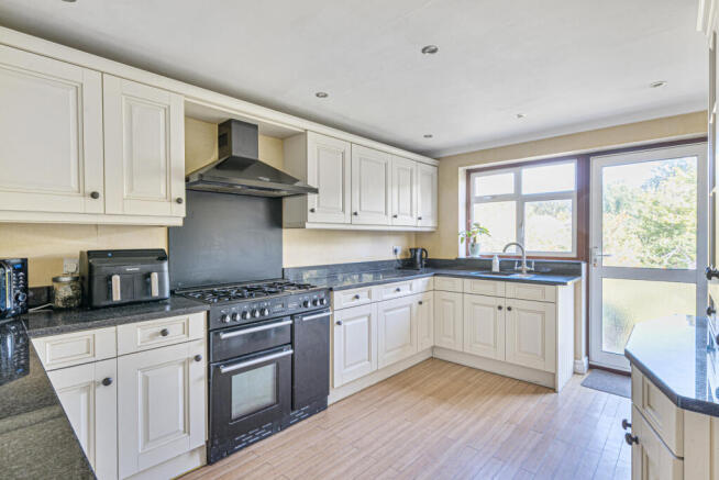 1348511-10-68bef3...