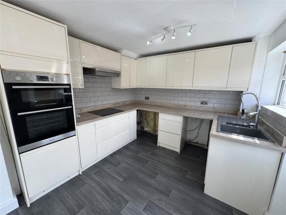 3 bed Terraced to rent Image 4