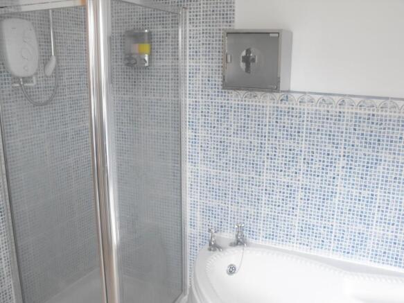 Famly bathroom 