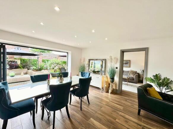 5 bed Semi-Detached to rent Image 10