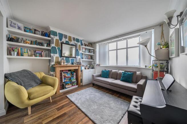 Malvern Way - Lounge.jpg