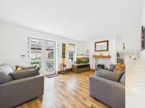 4 bed Semi-Detached for sale Image 6
