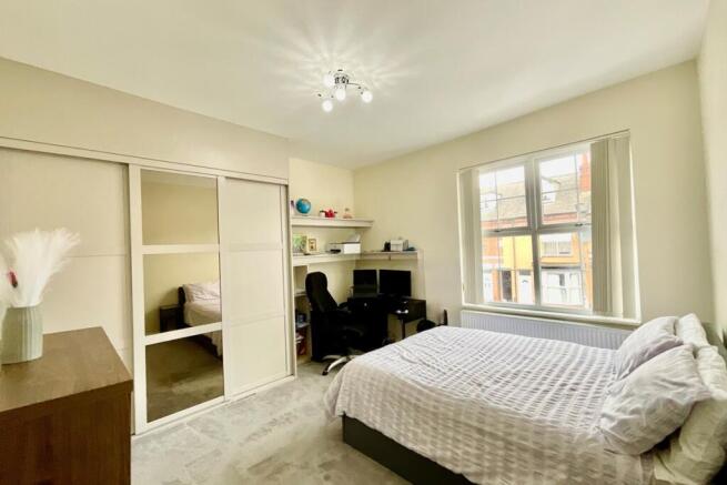 4 bed Terraced for sale Image 10