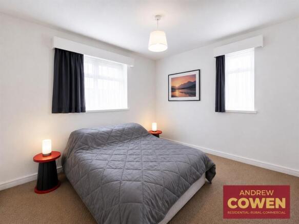 2 bed Flat for sale Image 4