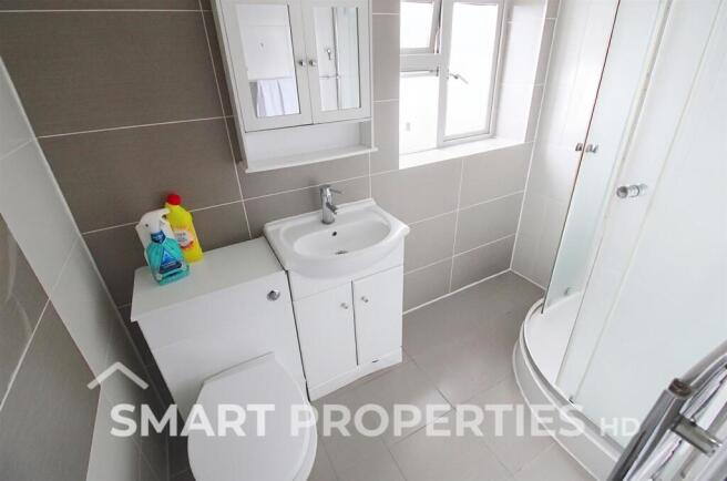 4 bed Terraced to rent Image 10