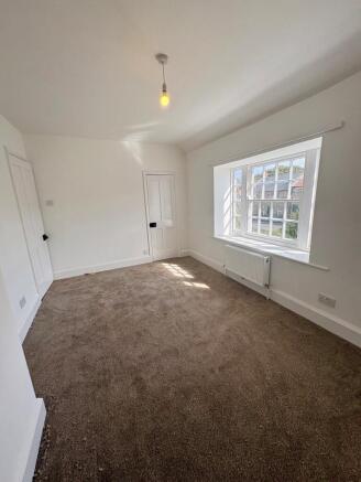 3 bed Terraced to rent Image 6