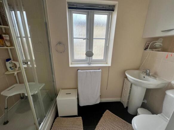 2 Cooper ensuite.jpg