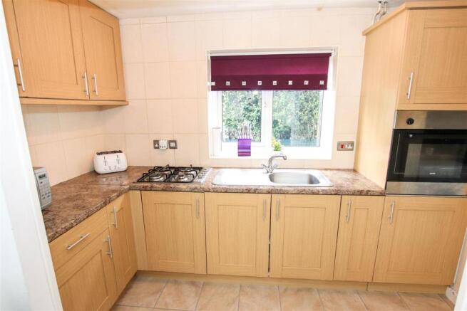 FITTED KITCHEN