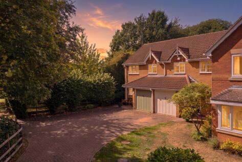 Beacon Close, Huntingdon, Cambridgeshire, PE29 6GB
