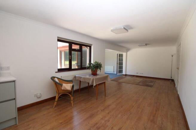 Open plan dini...
