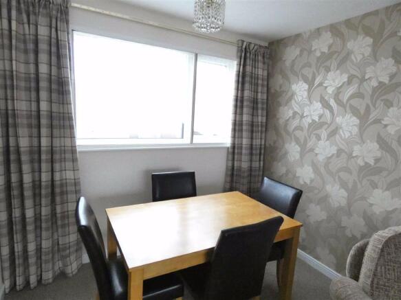 LOUNGE/DINING ROOM