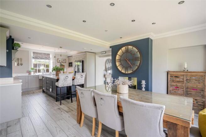 4 bed Detached for sale Image 6