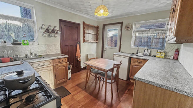 St Andrews Avenue, Colchester, Essex photo 4