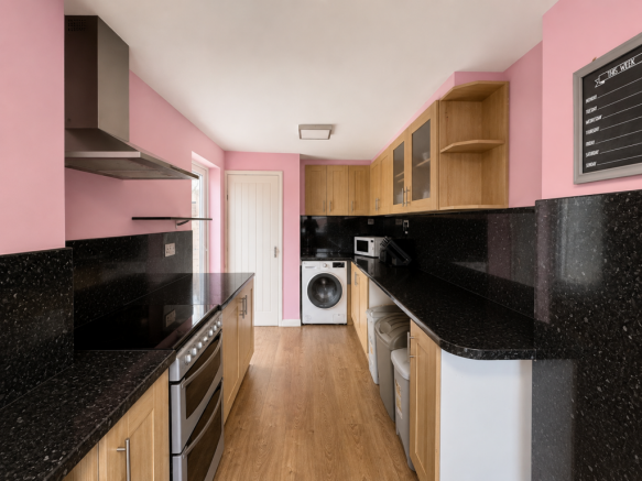 4 bed Semi-Detached for sale Image 7