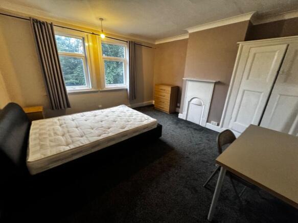 7 bed Semi-Detached to rent Image 11