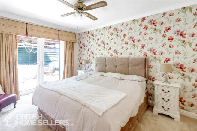 5 bed Bungalow for sale Image 9