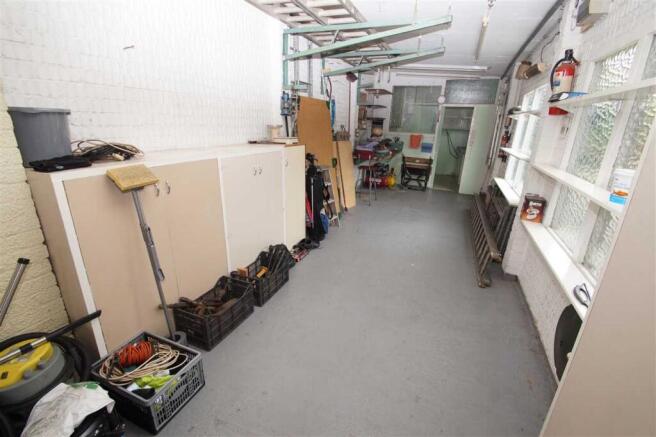 Garage/Workshop