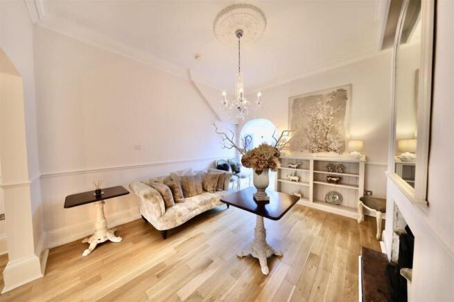 4 bed Terraced for sale Image 9