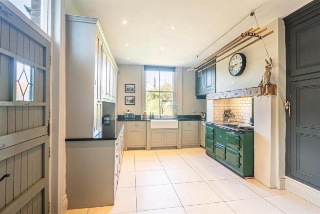 5 bed Semi-Detached for sale Image 6