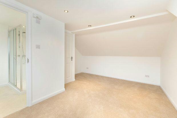 Attic Bedroom 4 (2)