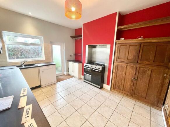 Kitchen (1).jpg