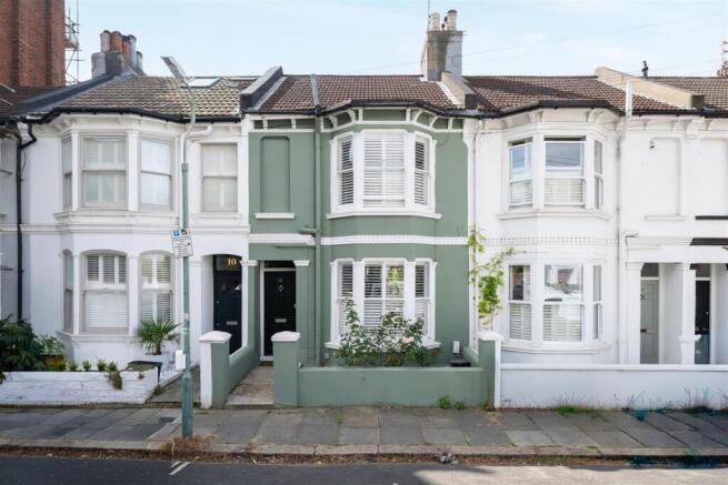 12 BYRON STREET .JPG