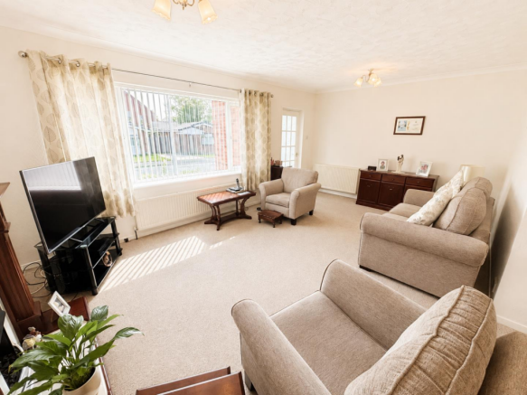 Open plan through lounge