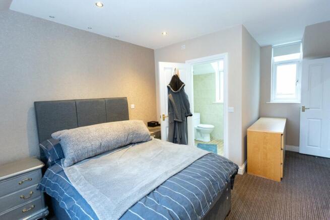 4 bed Detached for sale Image 12
