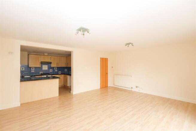 2 bed Apartment for sale Image 6