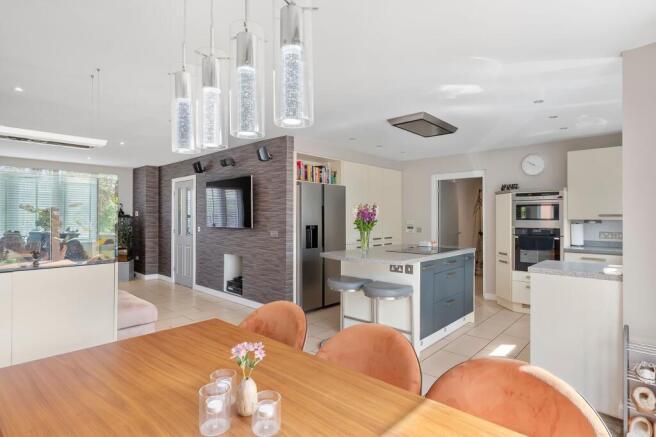 4 bed Detached for sale Image 8