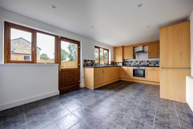 Kitchen_02.jpg
