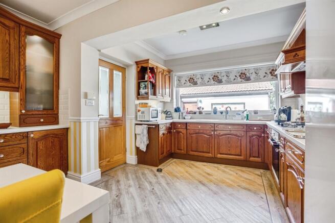 2 bed Detached Bungalow for sale Image 6