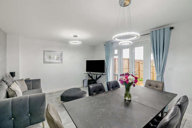 3 bed Semi-Detached for sale Image 4